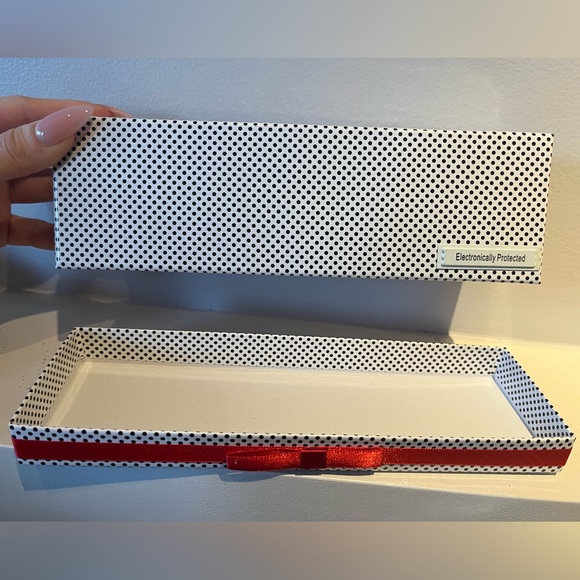 new GUESS rhinestone charm bracelet and earring logo studs gift set NWT BNIB - Picture 5 of 7